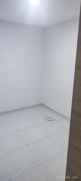 Habitación para mujer sin amoblar